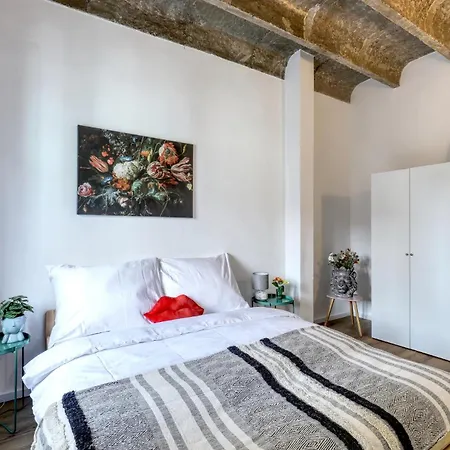 Star Stylish On The Famous Pedestrian Zone